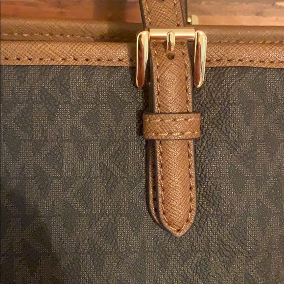 Michael Kors Jet set M signature snap tote NWT - Picture 3 of 6